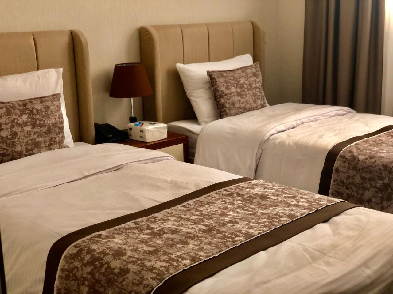 Tbili Hotel ティビリシ エクステリア 写真