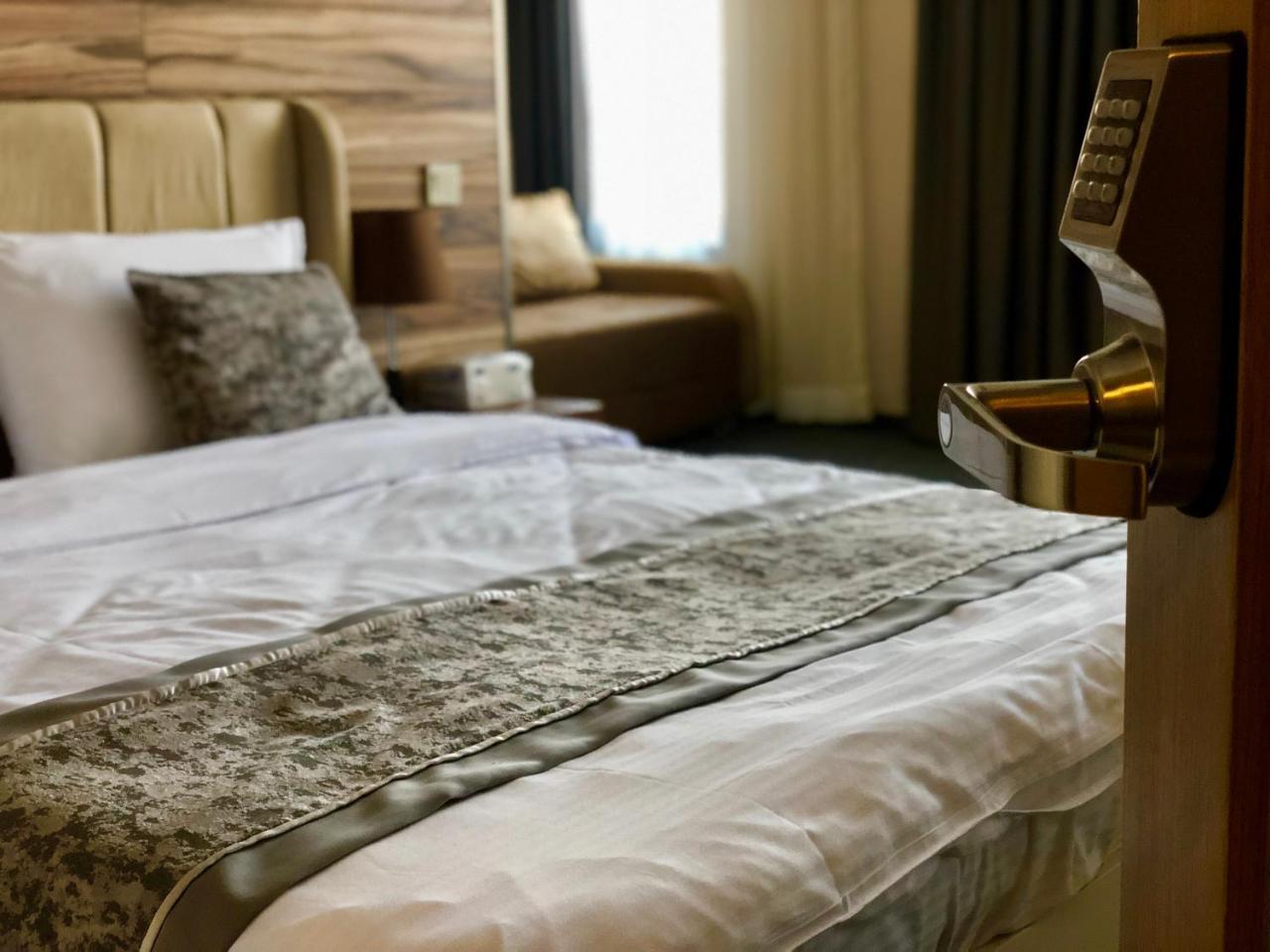 Tbili Hotel ティビリシ エクステリア 写真