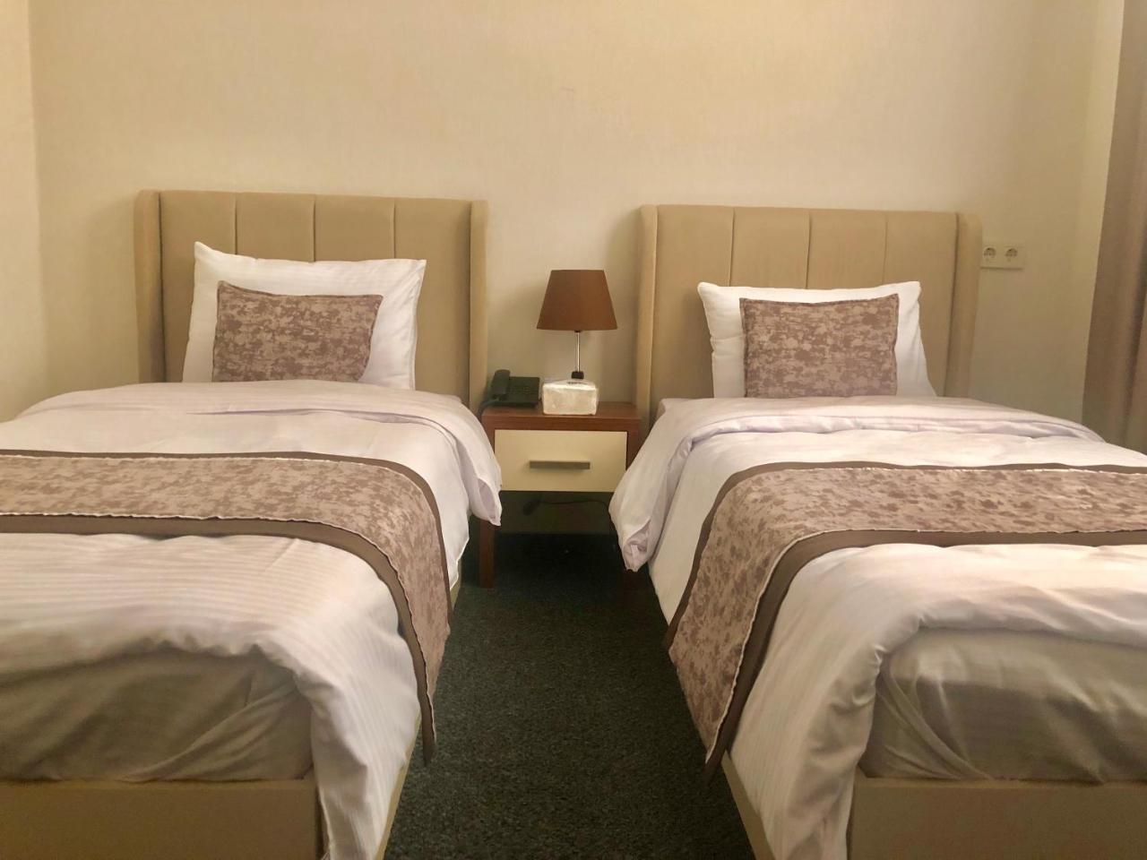 Tbili Hotel ティビリシ エクステリア 写真