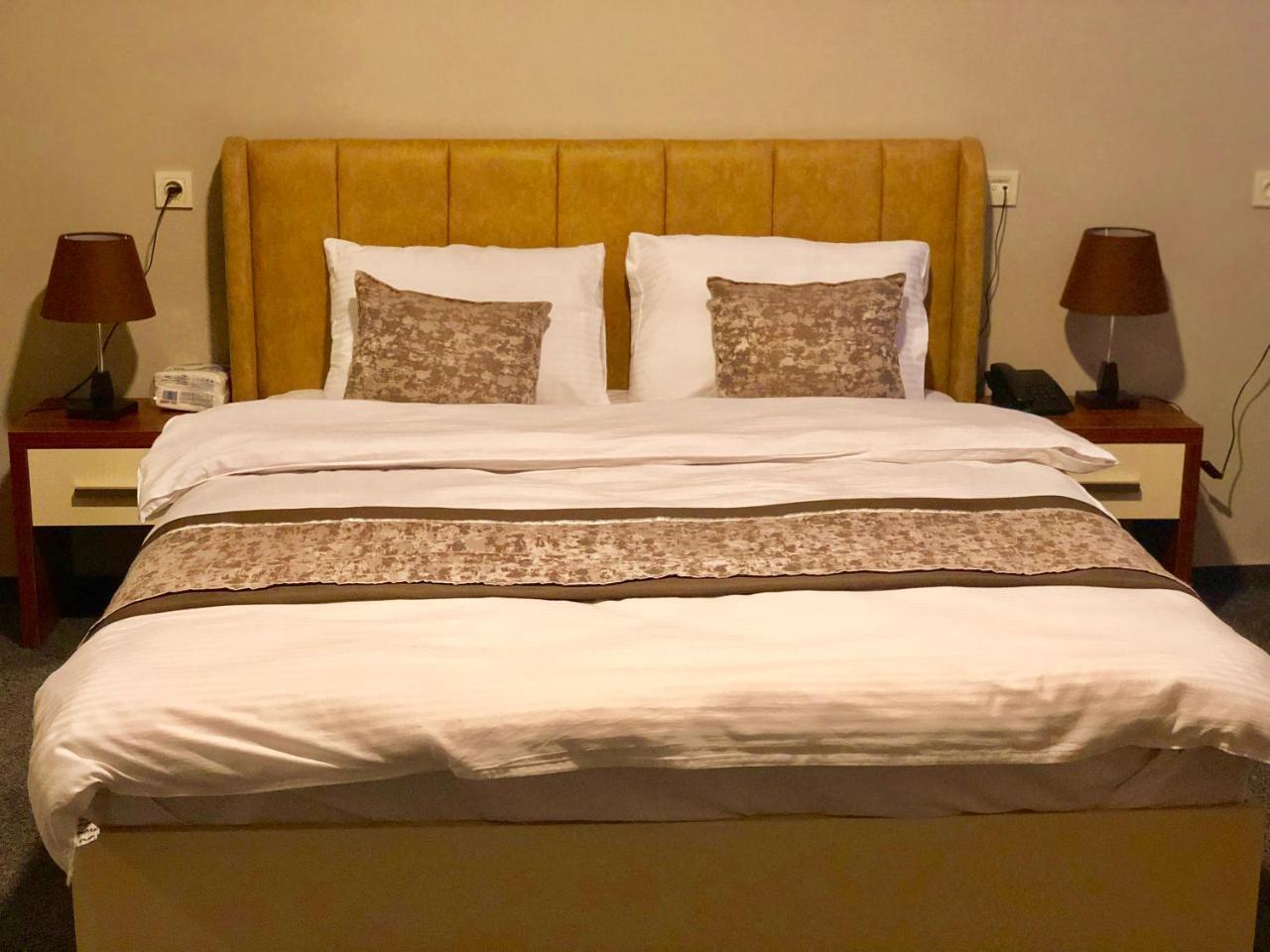 Tbili Hotel ティビリシ エクステリア 写真