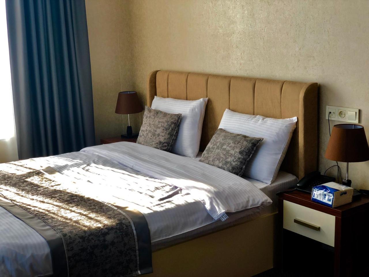 Tbili Hotel ティビリシ エクステリア 写真