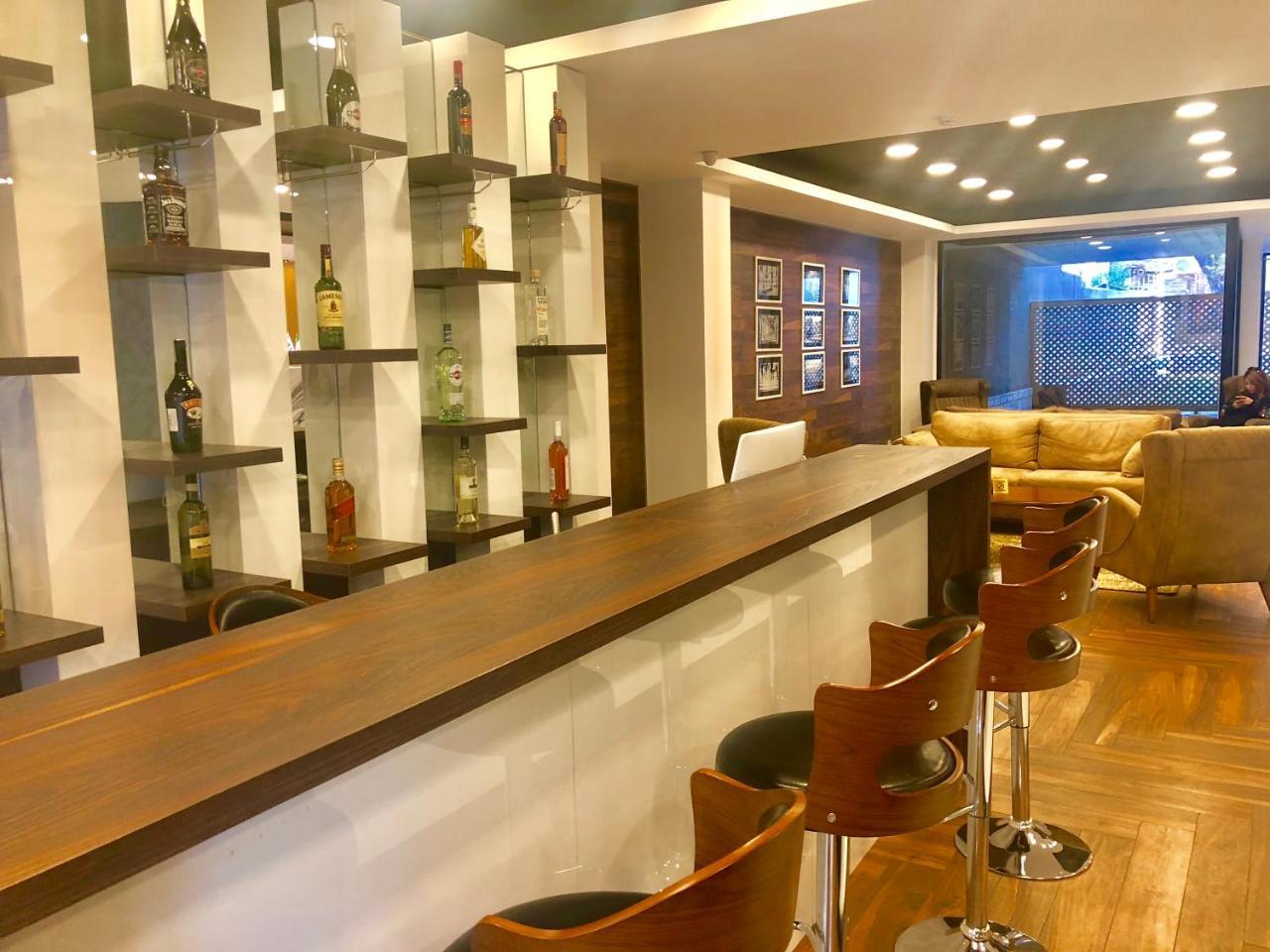 Tbili Hotel ティビリシ エクステリア 写真